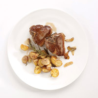 Lamb Chops alla Fiorentina with Crispy Potatoes: Main Image