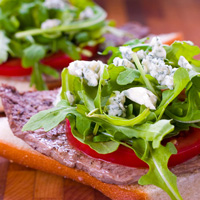 Steak Sandwich with Arugula and Gorgonzola Cheese: Main Image