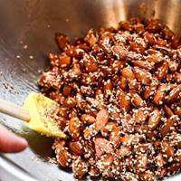 Maple Sesame Almonds: Main Image