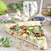 Arugula, Pear, and Bacon Pizza with Honey Poppy Seed Sauce: Main Image