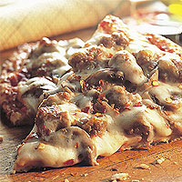 Cheesy Sausage and Mushroom Pizza: Main Image