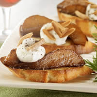 Balsamic Glazed Pear and Goat Cheese Crostini: Main Image